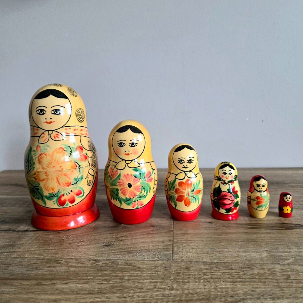 Set of 6 Russian vintage traditional nesting dolls. Matryoshka Babushka USSR - Picture 1 of 6